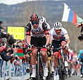 Van der Poel vloert Pogacar na WEERGALOZE Ronde van Vlaanderen