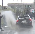 🎥 Hilarisch: volgwagen trakteert fans langs de weg op ijskoude douche
