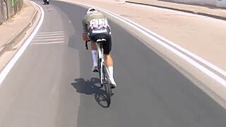 Van der Poel laat Giro-peloton kermen met verbluffende actie