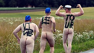 Deens volksfeest in Tour: Nudisten zorgen voor hilarisch moment