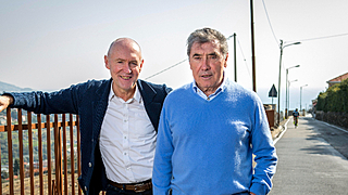 Wuyts en Merckx fileren Evenepoel: 'Mist één ding om Tour te winnen'