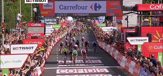 Imposante Bennett knalt naar tweede dagzege in Vuelta, pech voor Merlier