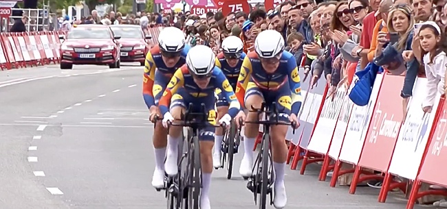 Ondanks val in laatste bocht wint Lidl-Trek ploegentijdrit in Vuelta