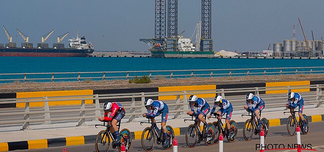 Indrukwekkende Evenepoel loodst Quick-Step naar winst in ploegentijdrit UAE Tour