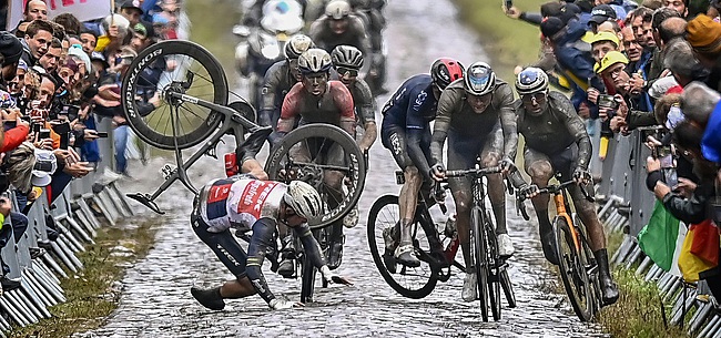 Renners fileren drastische beslissing Parijs-Roubaix