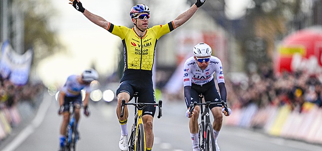 Oppermachtige Wout van Aert wint bij zijn debuut in Kuurne-Brussel-Kuurne